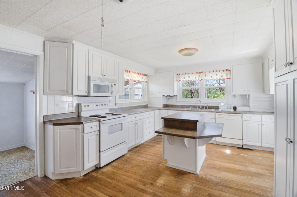 Photo #34: 2412 Reservoir Road