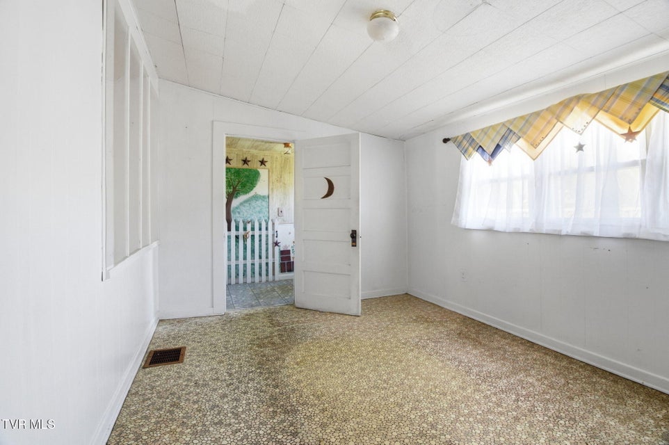 Photo #37: 2412 Reservoir Road