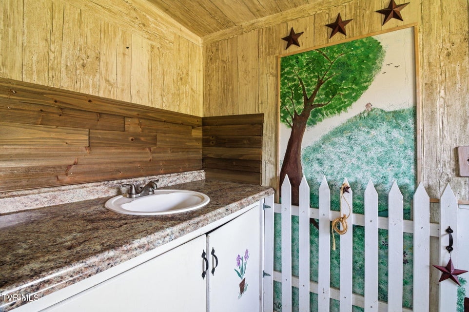 Photo #38: 2412 Reservoir Road