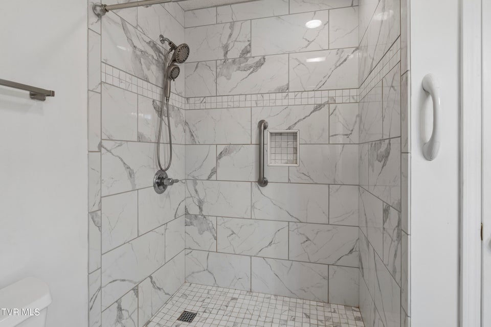 Photo #10: 400 Sunset Drive