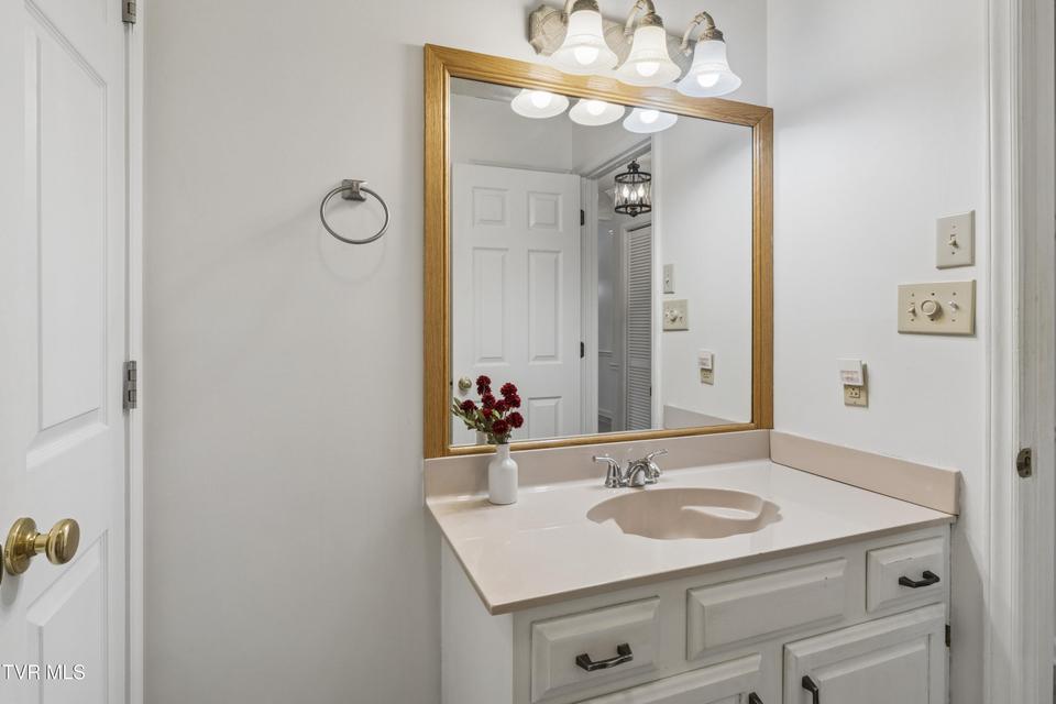 Photo #8: 400 Sunset Drive