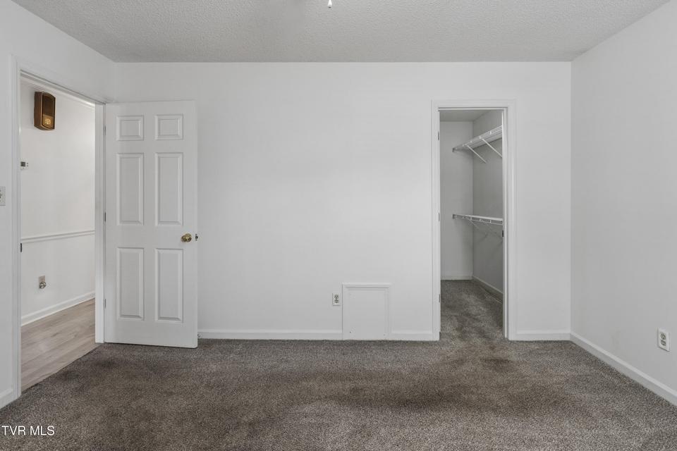 Photo #5: 400 Sunset Drive