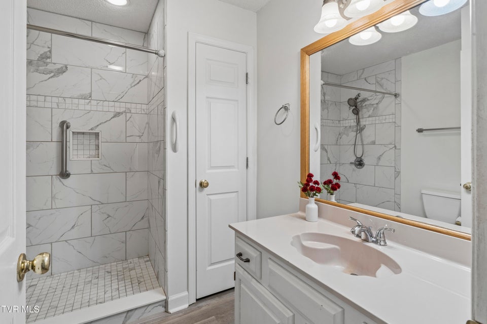 Photo #9: 400 Sunset Drive