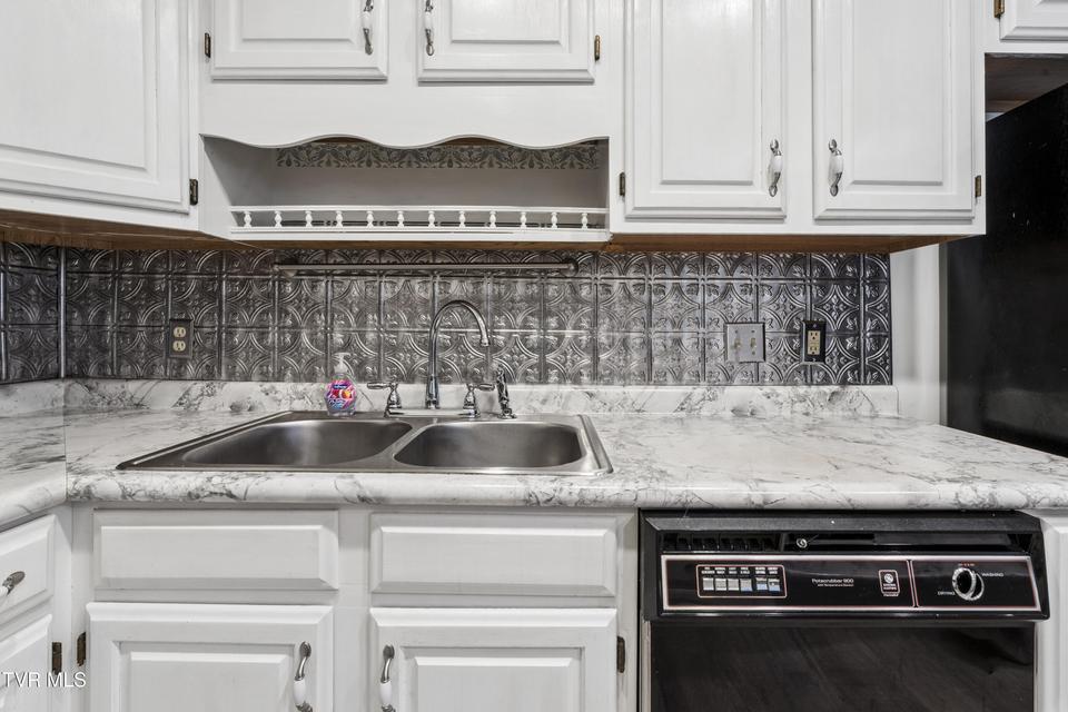 Photo #16: 400 Sunset Drive