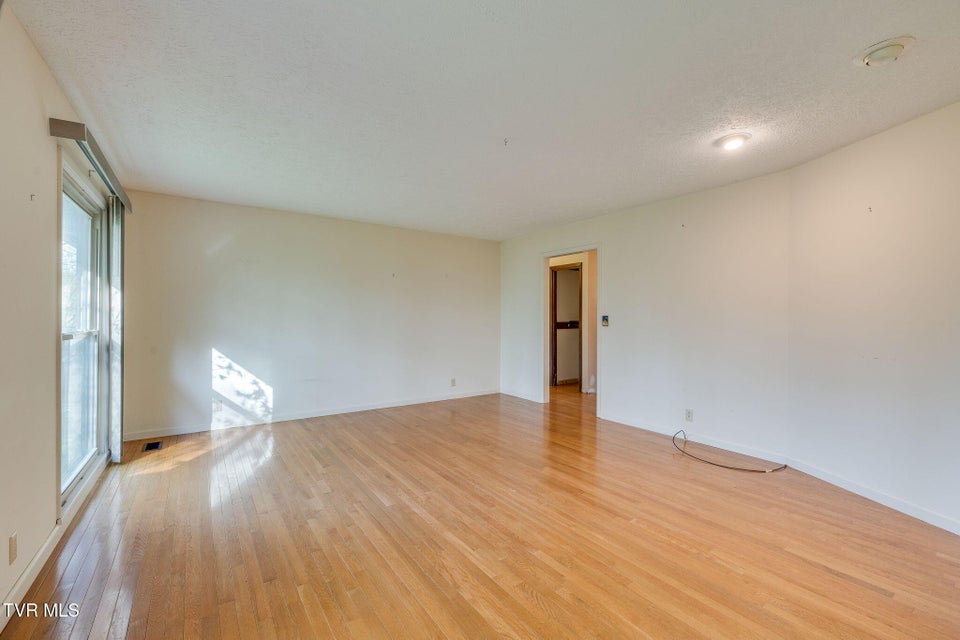 Photo #18: 4709 Edens View Road