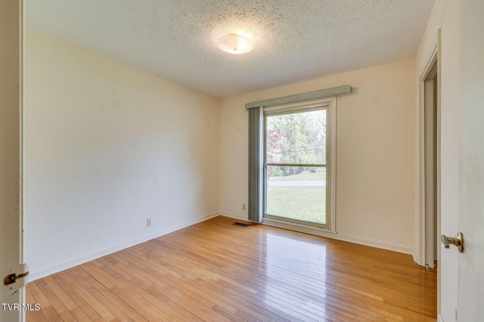 Photo #27: 4709 Edens View Road