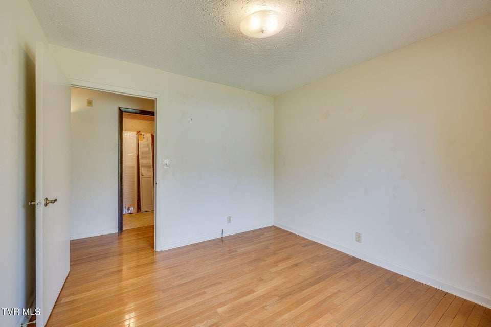 Photo #28: 4709 Edens View Road