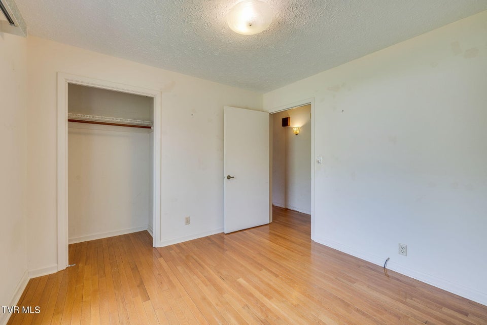 Photo #29: 4709 Edens View Road