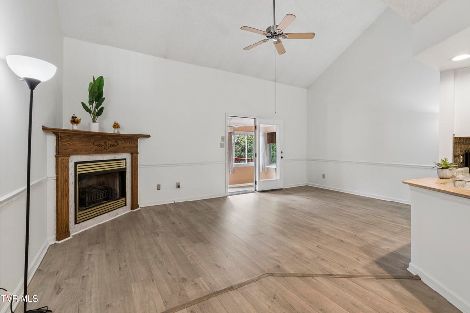 Photo #19: 400 Sunset Drive