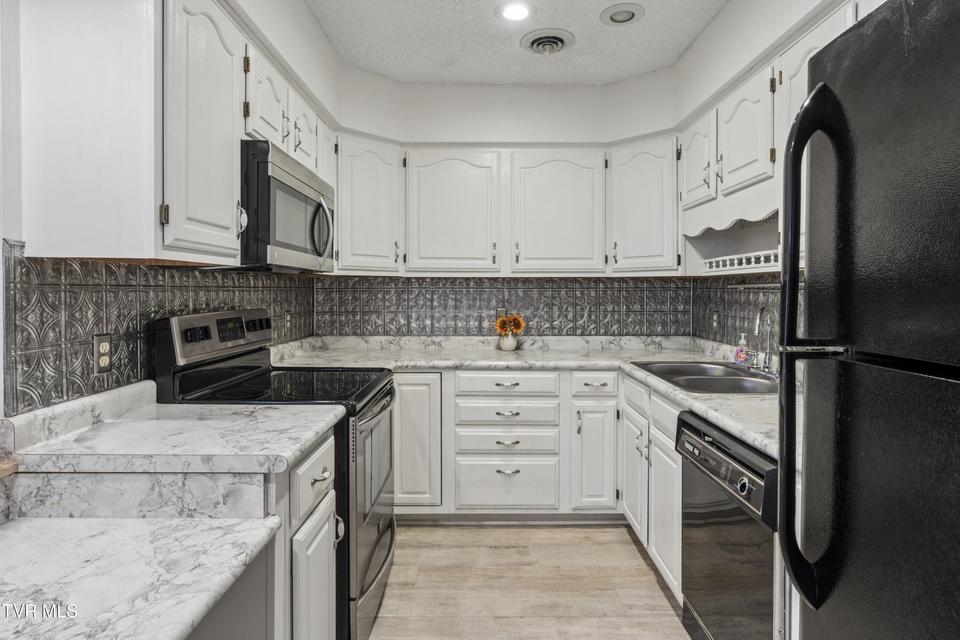 Photo #15: 400 Sunset Drive