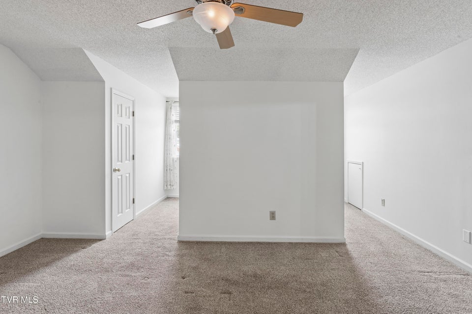 Photo #33: 400 Sunset Drive