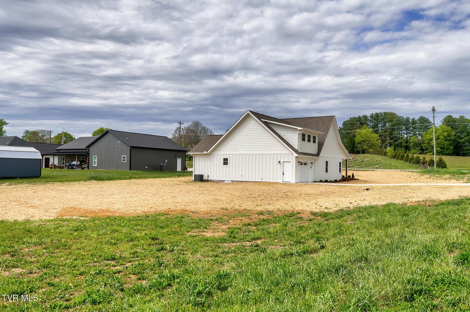 Photo #34: 50 Emperor Lane