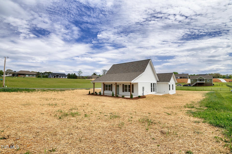 Photo #31: 50 Emperor Lane