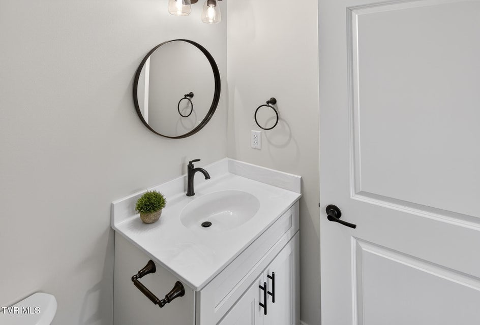 Photo #28: 50 Emperor Lane