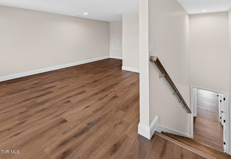 Photo #27: 50 Emperor Lane