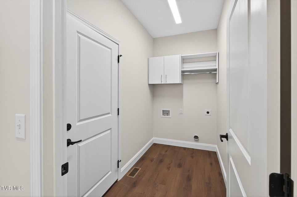 Photo #29: 50 Emperor Lane