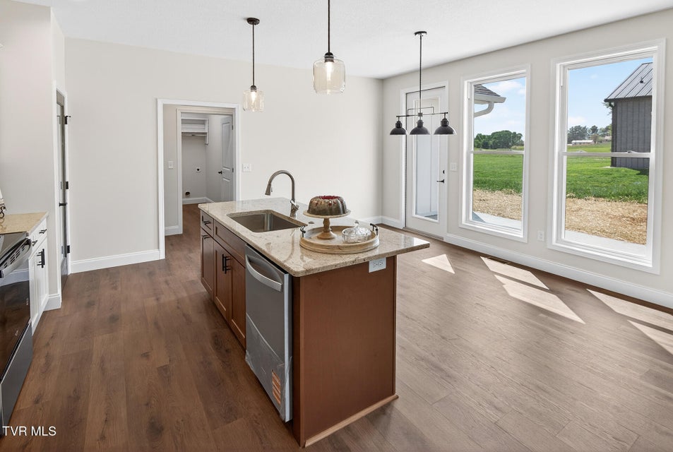 Photo #10: 50 Emperor Lane