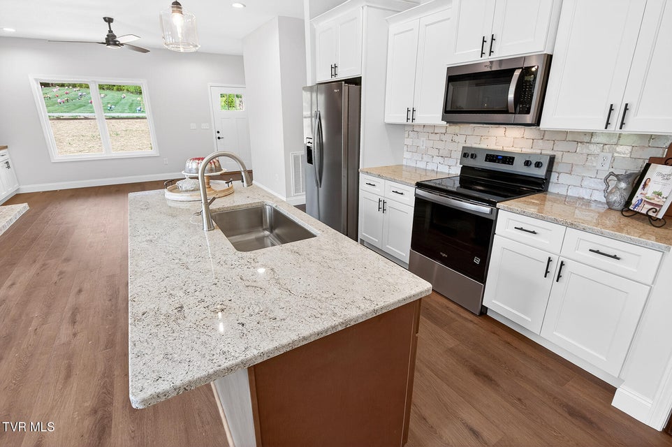 Photo #9: 50 Emperor Lane