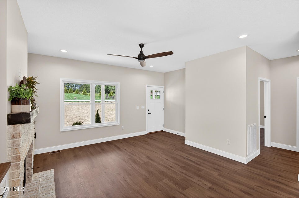 Photo #12: 50 Emperor Lane