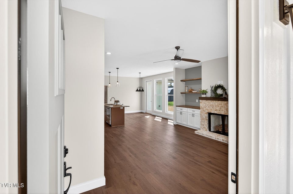 Photo #24: 50 Emperor Lane