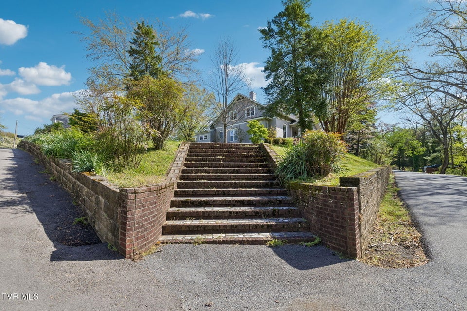 Photo #2: 210 Clifton Heights Road