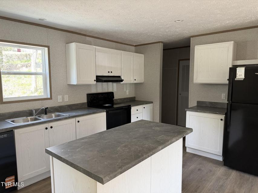 Photo #11: 103 Bell Avenue