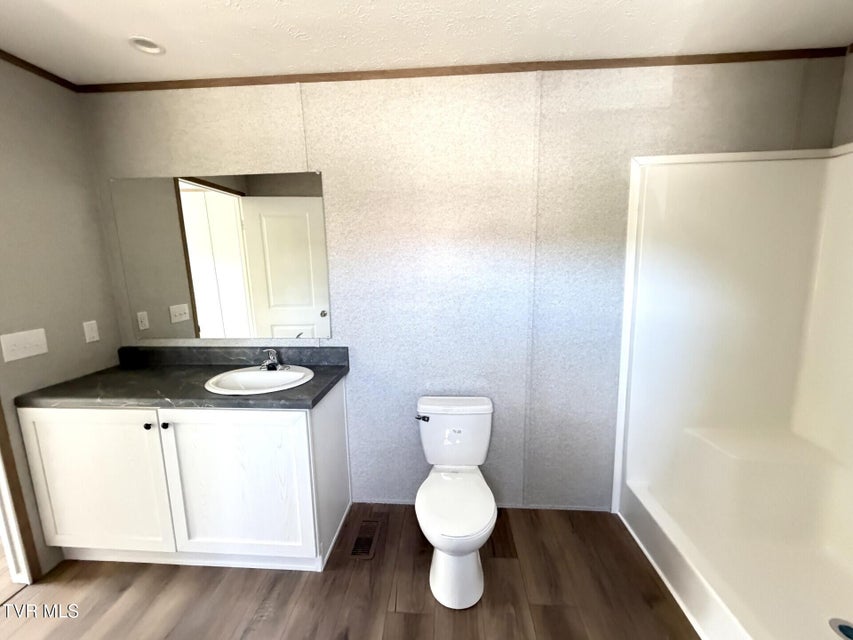 Photo #24: 103 Bell Avenue