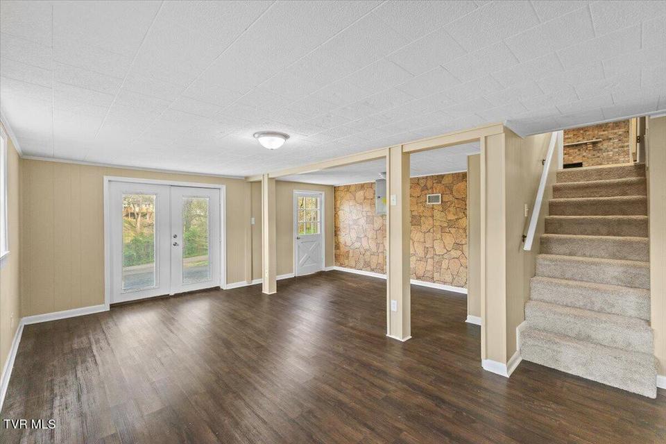 Photo #31: 161 Massey Street