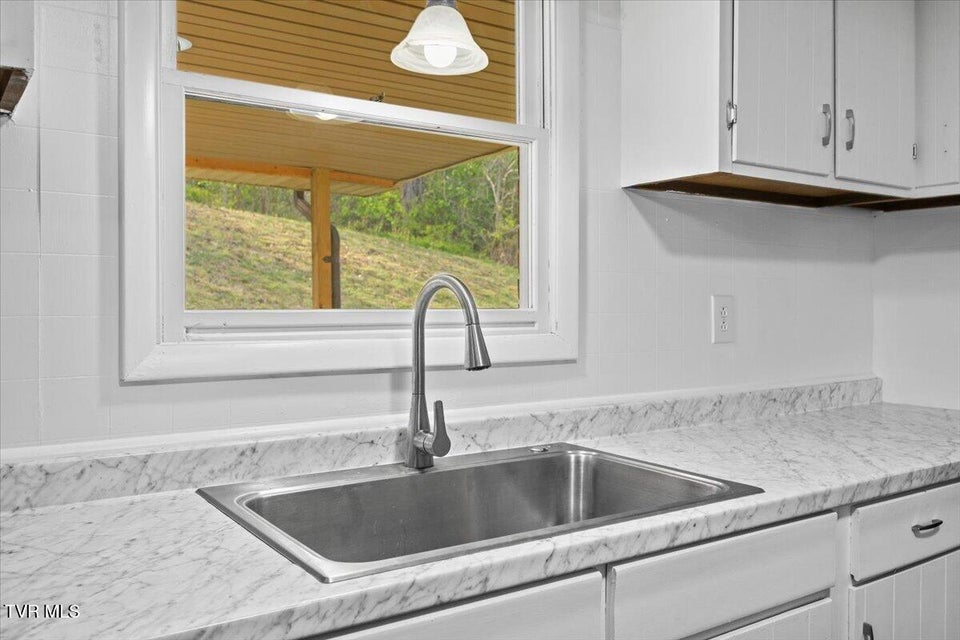 Photo #17: 161 Massey Street