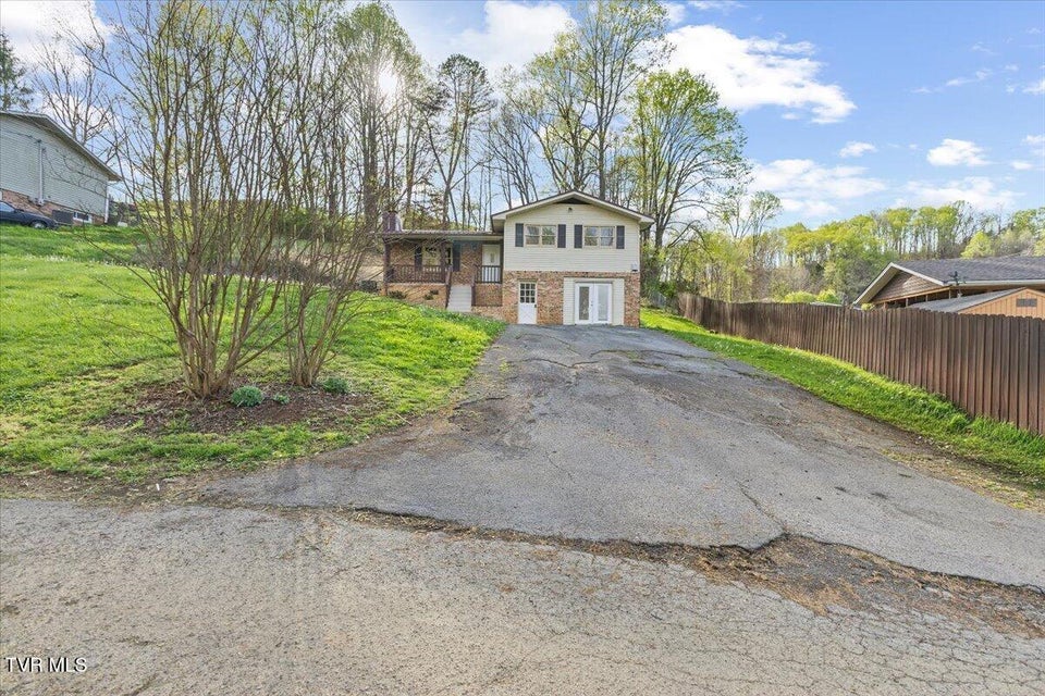 Photo #2: 161 Massey Street