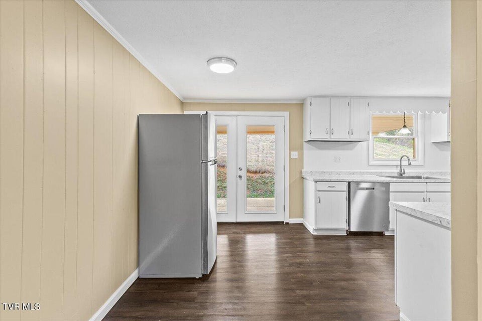 Photo #13: 161 Massey Street