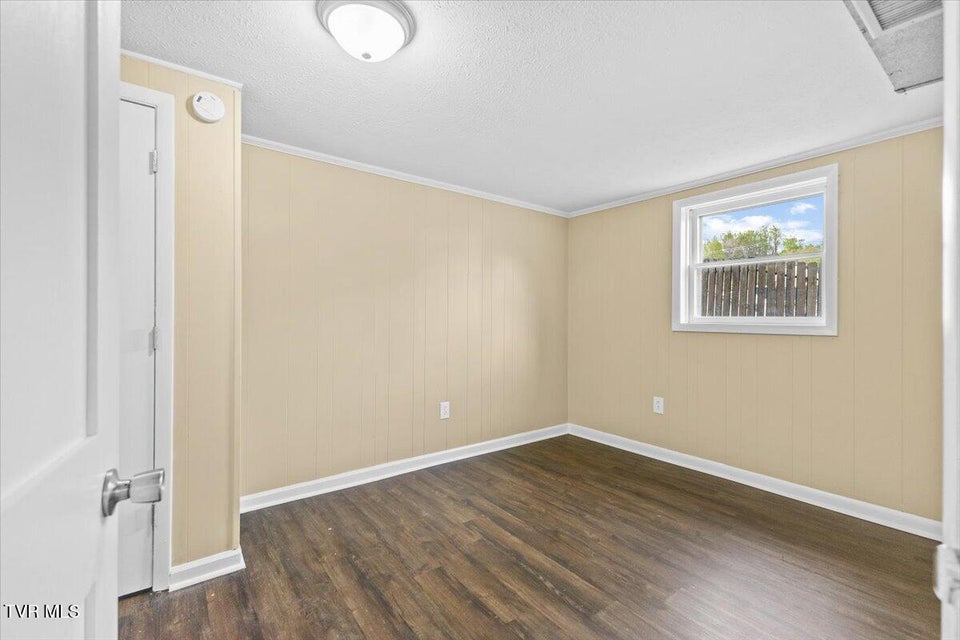 Photo #34: 161 Massey Street