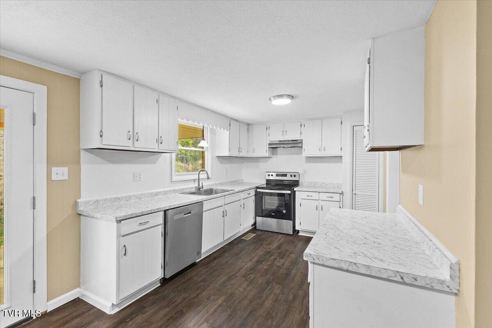 Photo #14: 161 Massey Street