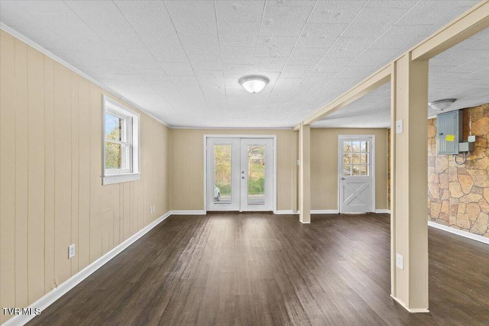 Photo #32: 161 Massey Street