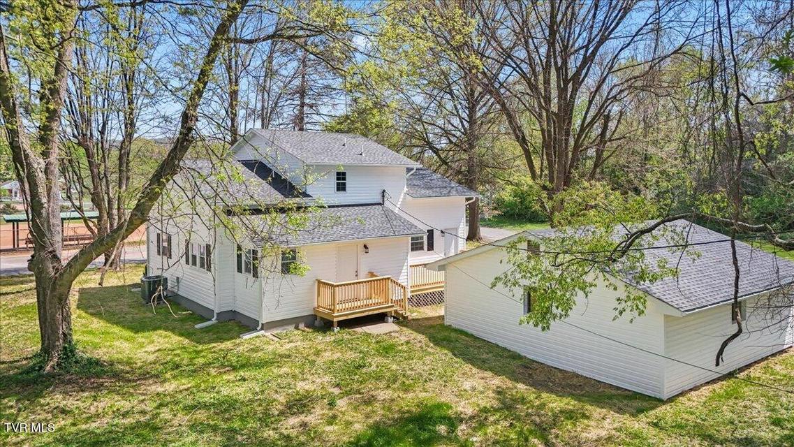 Photo #7: 701 Hemlock Street