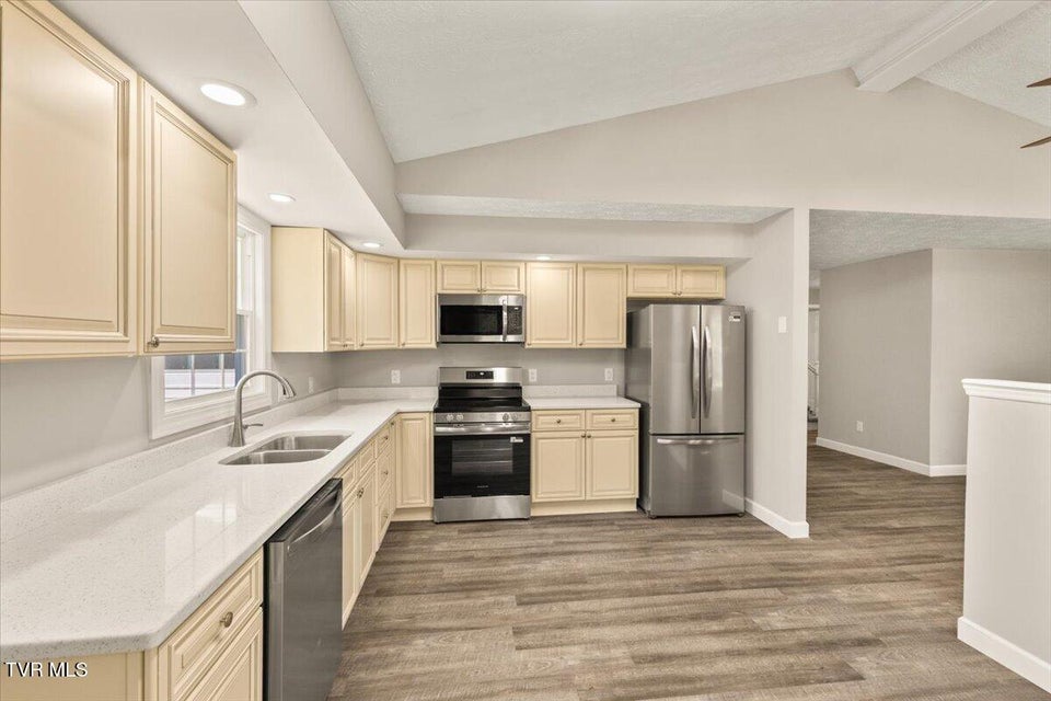 Photo #16: 701 Hemlock Street