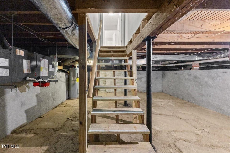 Photo #37: 701 Hemlock Street