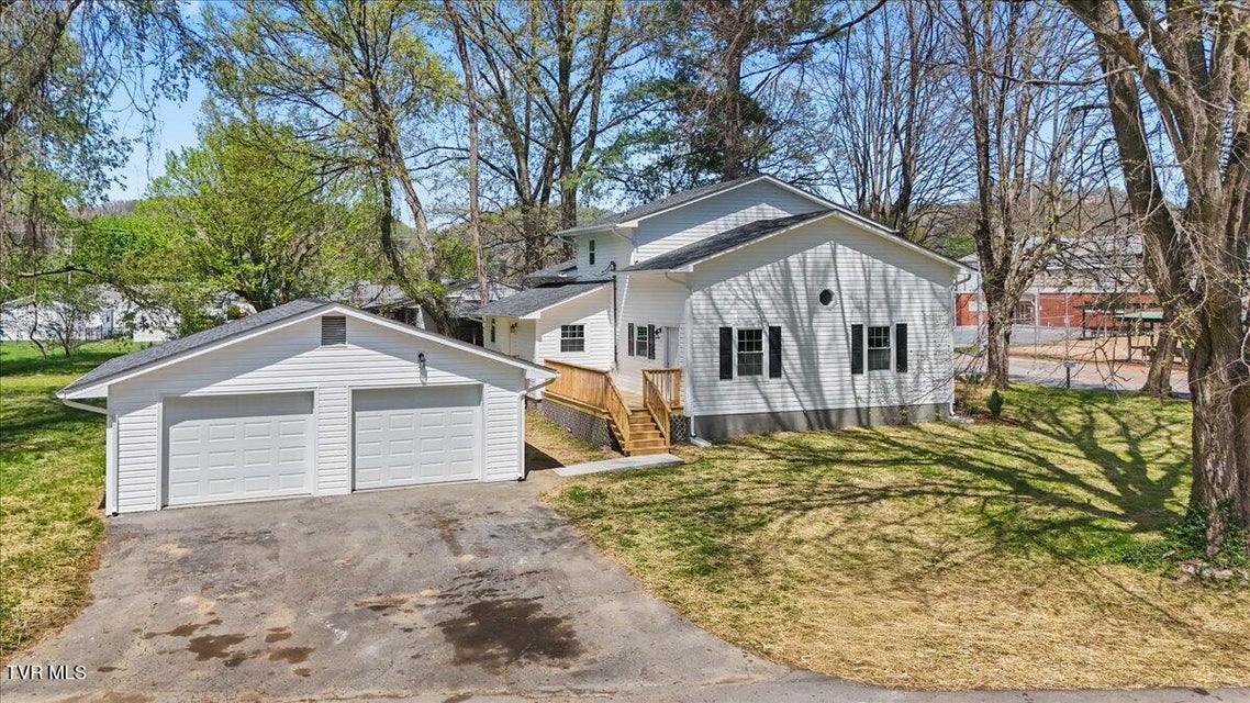 Photo #6: 701 Hemlock Street