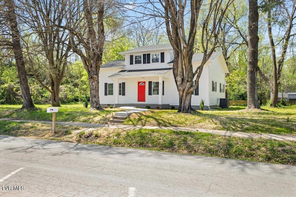 Photo #2: 701 Hemlock Street