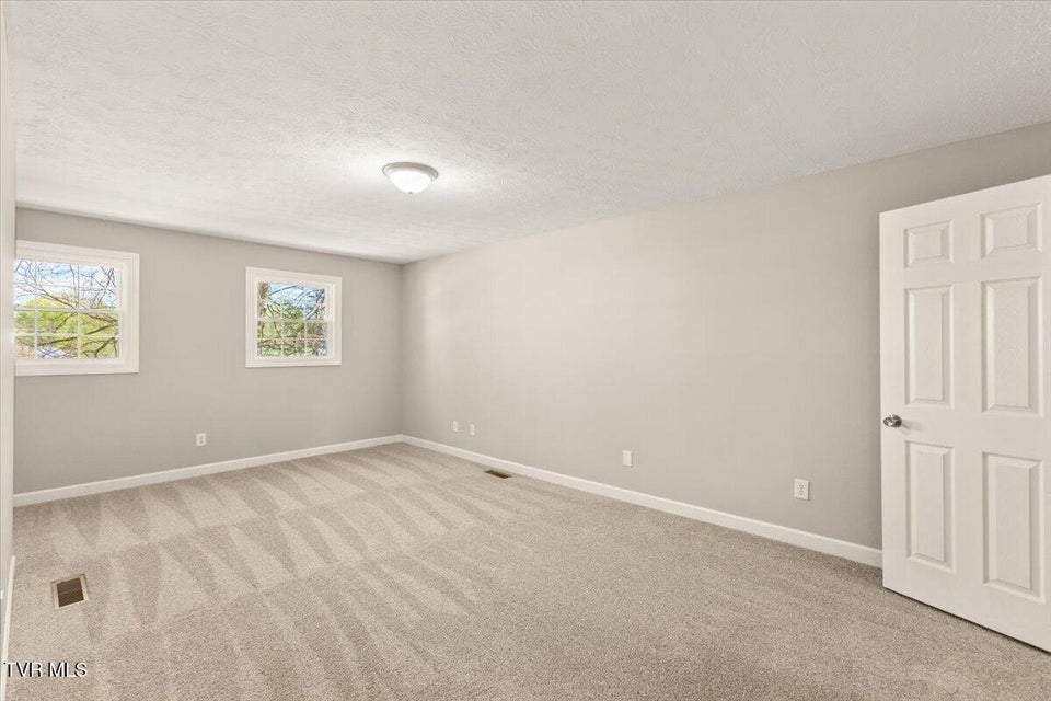 Photo #31: 701 Hemlock Street