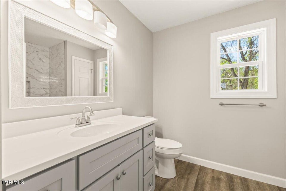 Photo #33: 701 Hemlock Street