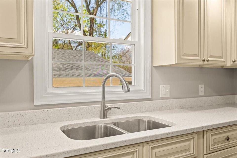 Photo #18: 701 Hemlock Street