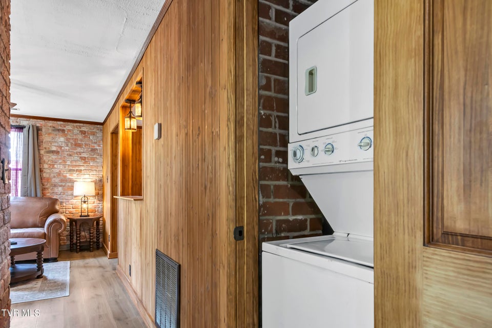 Photo #11: 323 Sequoyah Drive