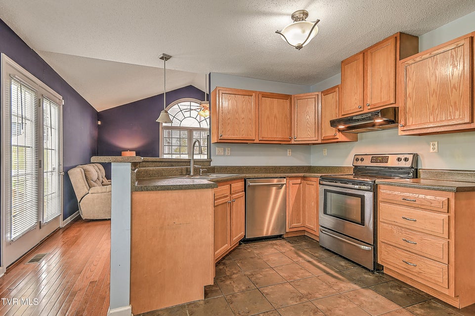 Photo #11: 245 Leonard Street