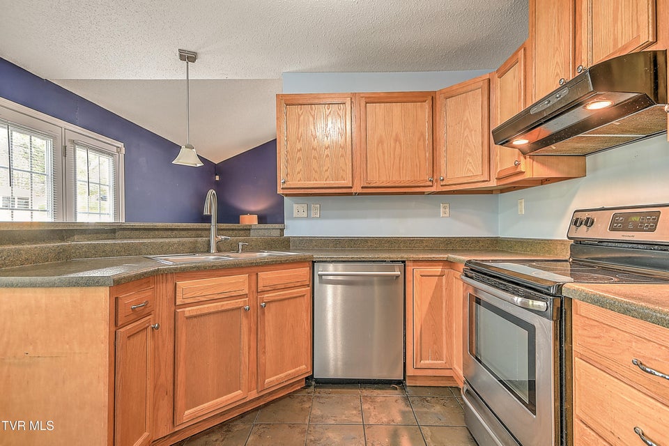 Photo #12: 245 Leonard Street