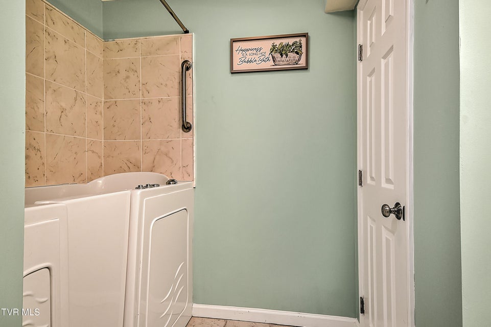 Photo #34: 245 Leonard Street