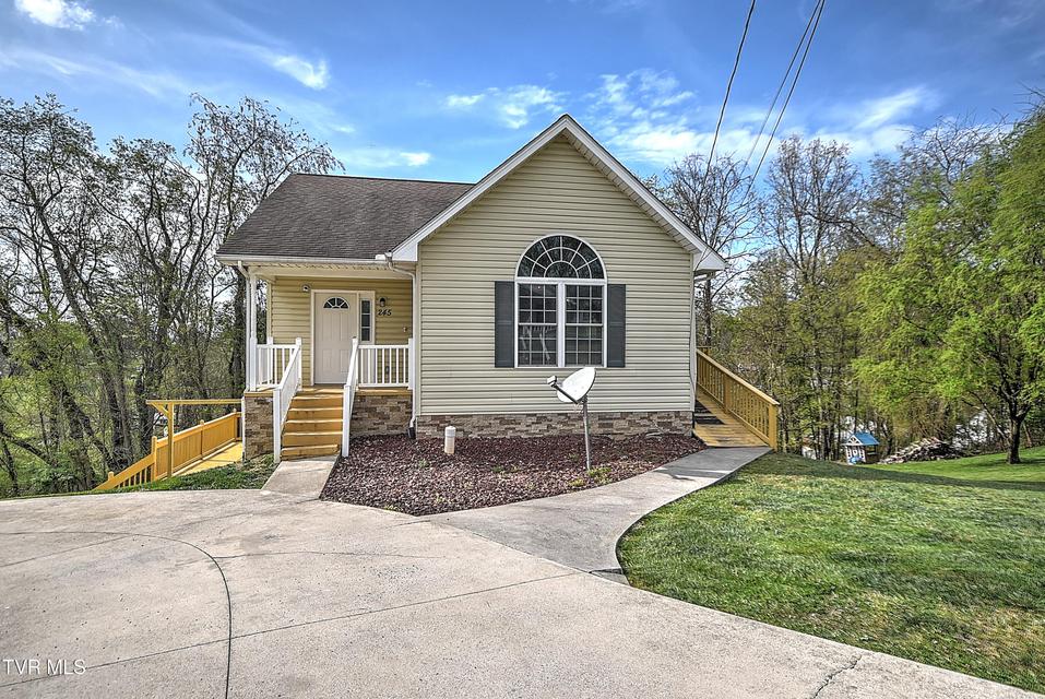 Photo #44: 245 Leonard Street