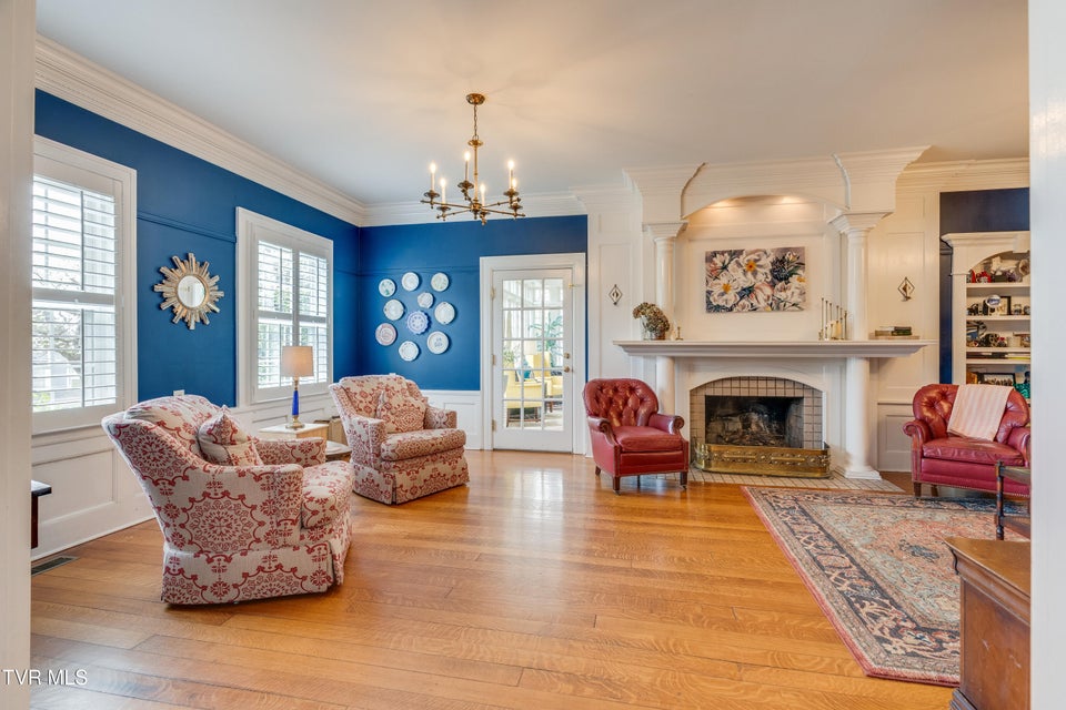 Photo #8: 207 Lynwood Street