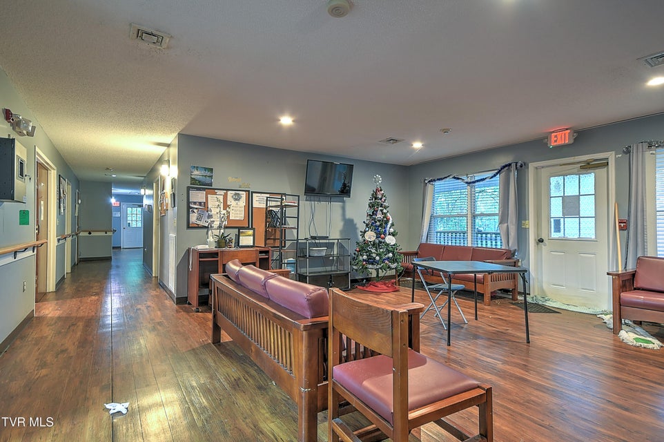 Photo #15: 1800 Mountain View Avenue