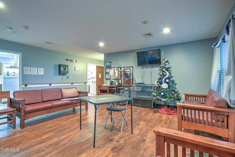 Photo #17: 1800 Mountain View Avenue